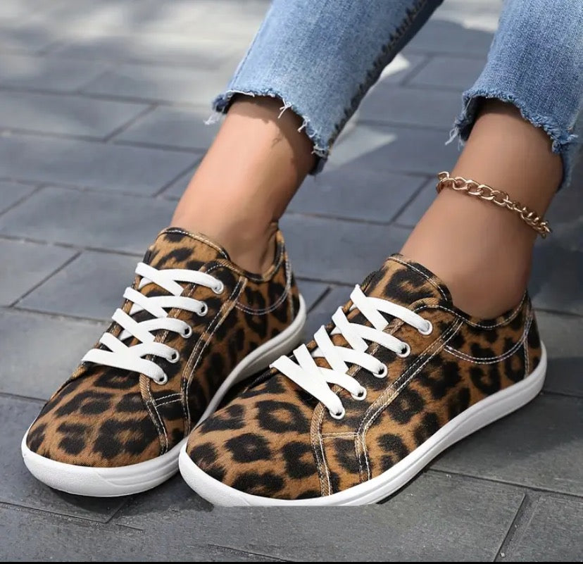Wide Fit Barefoot Sneaker