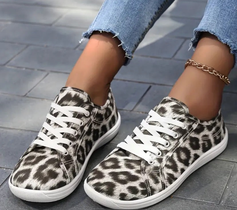 Wide Fit Barefoot Sneaker